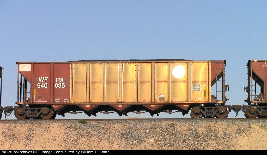 WB Unit Loaded Hooper Frt at Erie NV W-Pshr -48